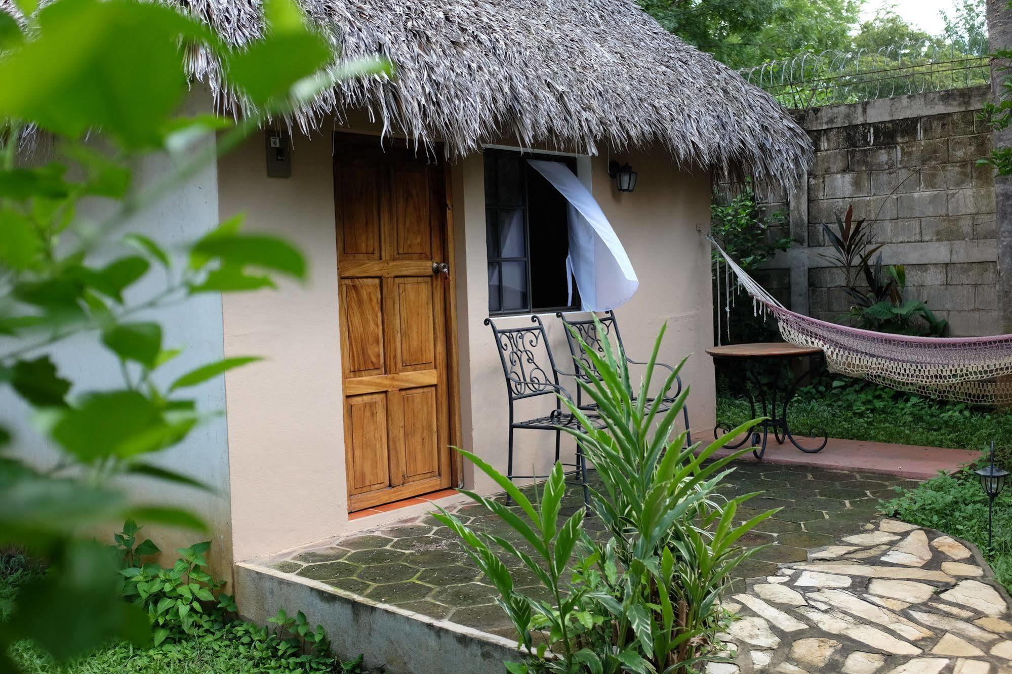 Hotel Mariposa León Εξωτερικό φωτογραφία