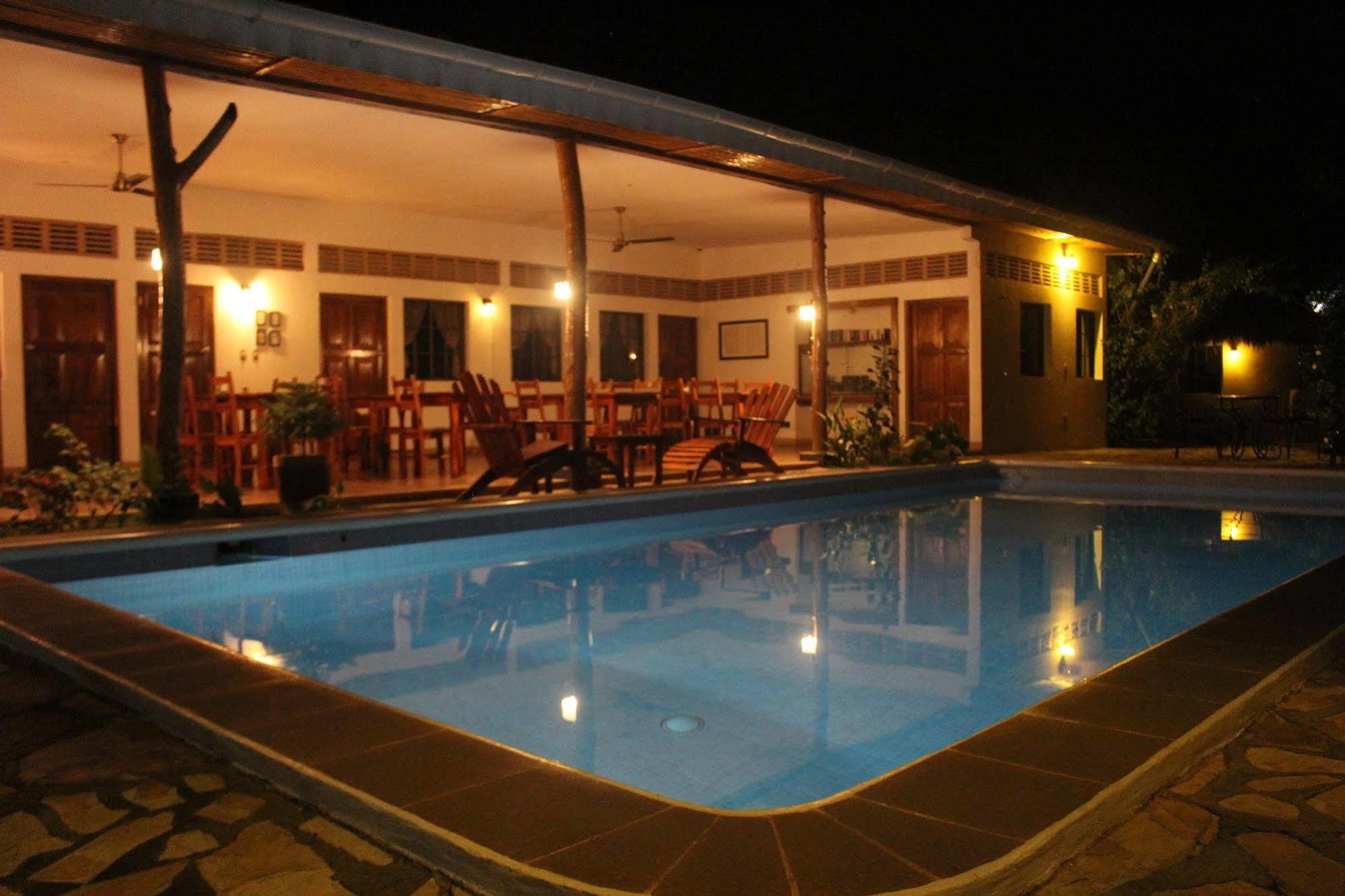 Hotel Mariposa León Εξωτερικό φωτογραφία